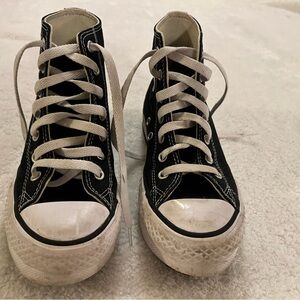 Girls size 2.5 Converse Black High-Top Sneakers
